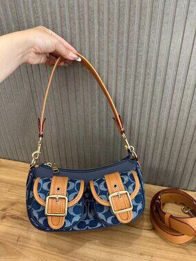 Vintage COACH underarm baguette bag